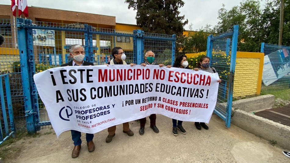 Pirque Protesta en colegio de Pirque por retorno a clases presenciales.