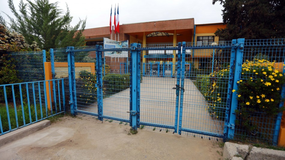 Regreso a clases en Pirque: A uno de los colegios no ha llegado ningún estudiante Regreso a clases en Pirque: A uno de los colegios no ha llegado ningún estudiante