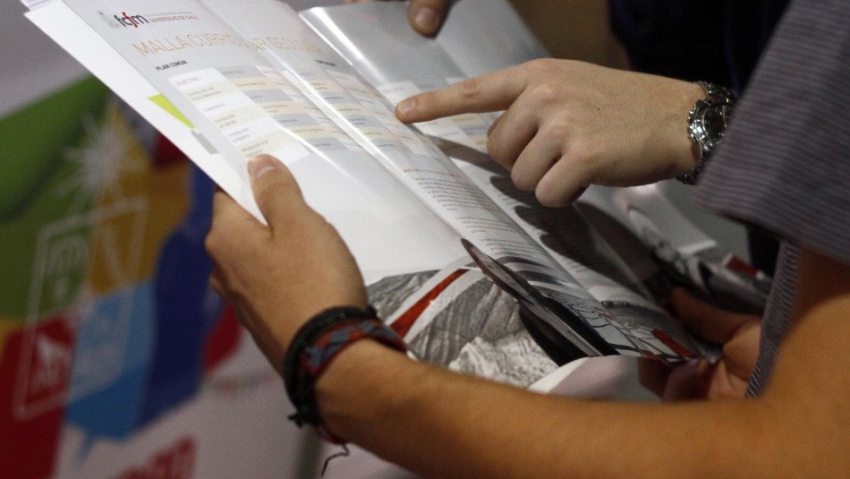 bechas chile 2021 Gobierno confirma suspensión de convocatoria para Becas Chile 2021 ante crisis económica