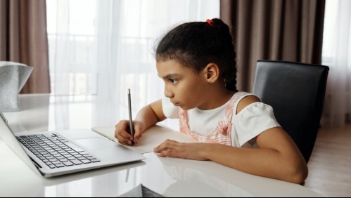 Estudio explica que escribir a mano aumenta la inteligencia en los niños