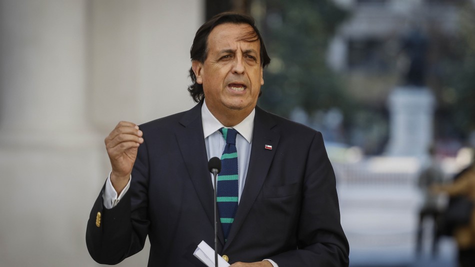 Ministro Víctor Pérez se refiere a joven que cayó desde Puente Pío Nono a Río Mapocho Gobierno y caída de joven desde puente: