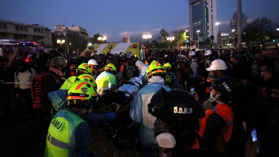 Rescate de joven en el río Mapocho Senadores de oposición no aprobarían presupuesto de Carabineros hasta aclarar caída de joven