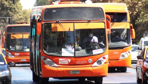 Los recorridos de buses en Santiago donde menos se respeta el distanciamiento físico
