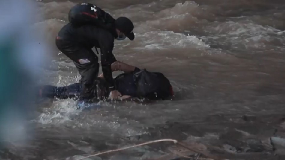 Caída de joven al río Mapocho Carabinero acusado de empujar a joven: Se habría intentado falsear detención de la víctima