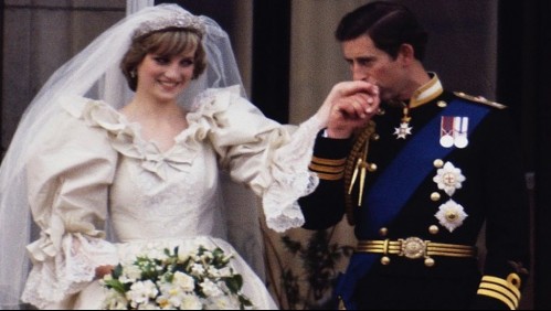 'The Crown': El impresionante parecido de Emma Corrin con la Princesa Diana vestida de novia