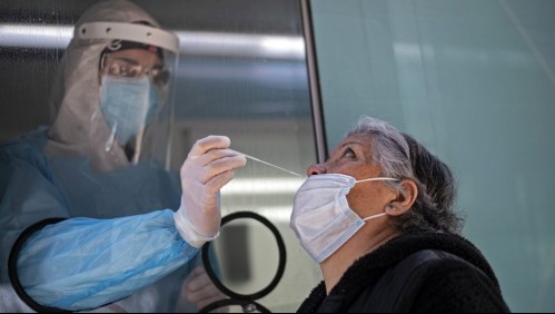 Infectólogo chileno: 'Mutación del coronavirus puede escapar a respuesta inmune de una vacuna'