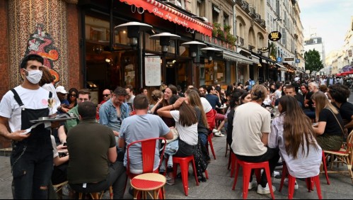París cierra sus bares ante alerta máxima por rebrote de coronavirus