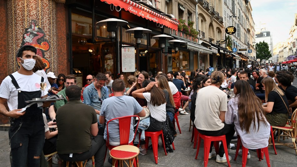 paris cierra restaurantes París cierra sus bares ante alerta máxima por rebrote de coronavirus