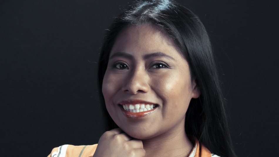 Yalitza Aparicio Actriz Yalitza Aparicio cortó su característica cabellera por una solidaria causa