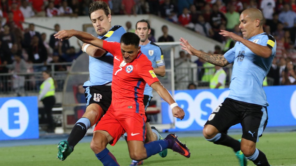 Clasificatorias Sudamericanas La Roja vive su debut en Clasificatorias ante Uruguay.