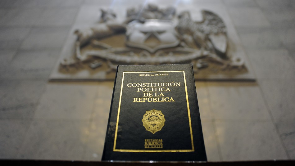 ¿Mito o realidad?: Abogado aclara cinco ideas sobre proceso constituyente y nueva Constitución ¿Mito o realidad?: Abogado aclara cinco ideas sobre proceso constituyente y nueva Constitución
