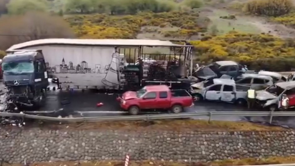 Video muestra desde el aire el impresionante choque múltiple en la Ruta 5 Sur Video muestra desde el aire el impresionante choque múltiple en la Ruta 5 Sur