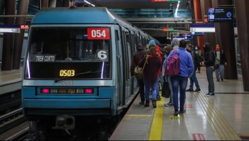 Cierran estaciones de Metro debido a incidentes en Plaza Italia