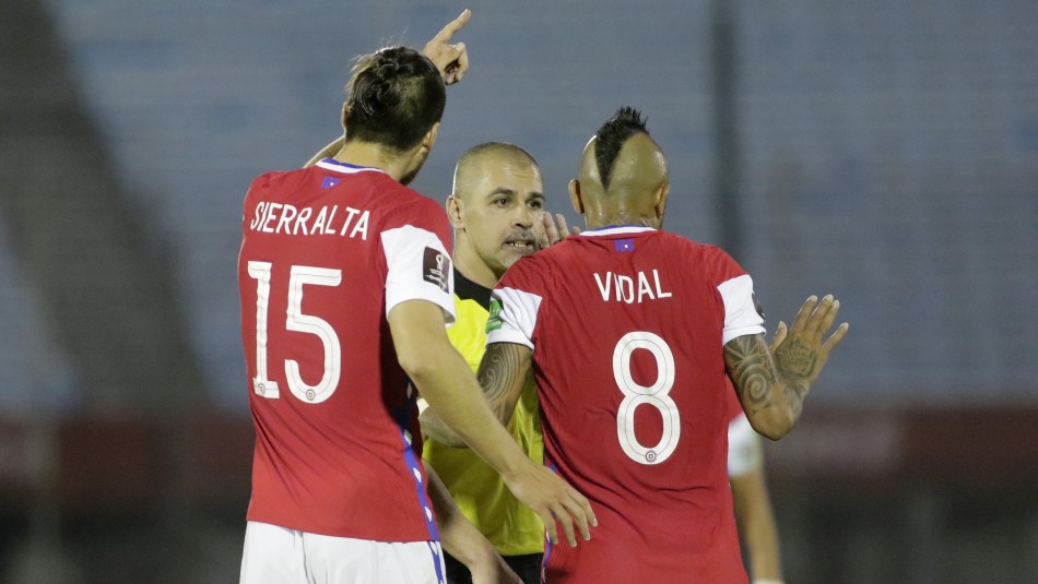 El árbitro paraguayo Eber Aquino. Conmebol entrega audios del penal no cobrado a Chile: Juez nunca pide ver la imagen en pantalla