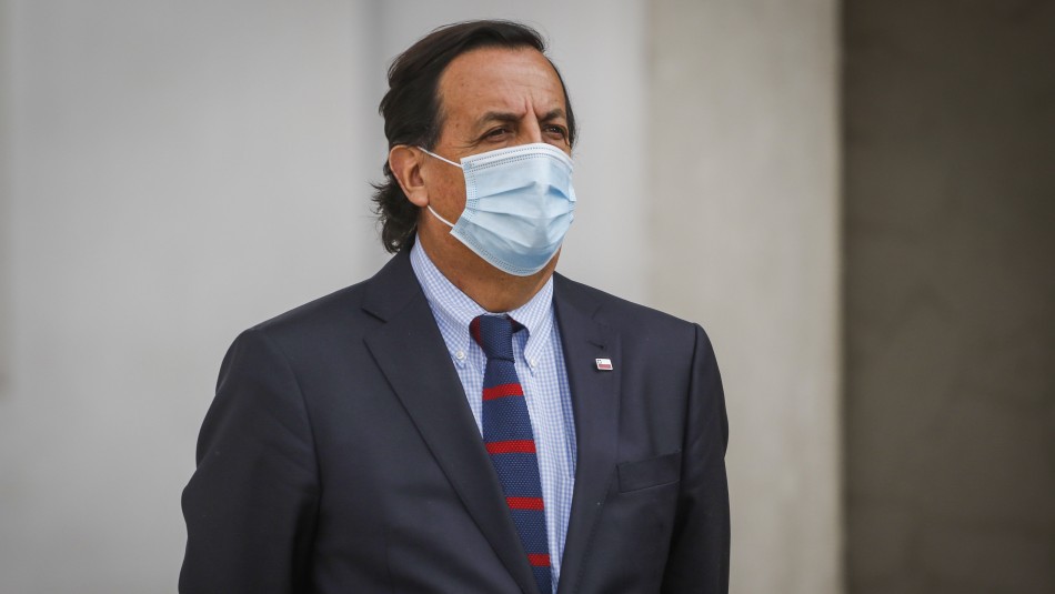El Ministro del Interior, Víctor Pérez. Agenda de seguridad: Ministro del Interior viaja a Angol tras cita con el presidente Piñera