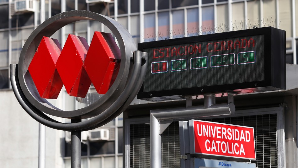 Metro informa cierre de estaciones en centro de Santiago Metro informa que se restableció servicio en dos estaciones tras manifestaciones en el entorno