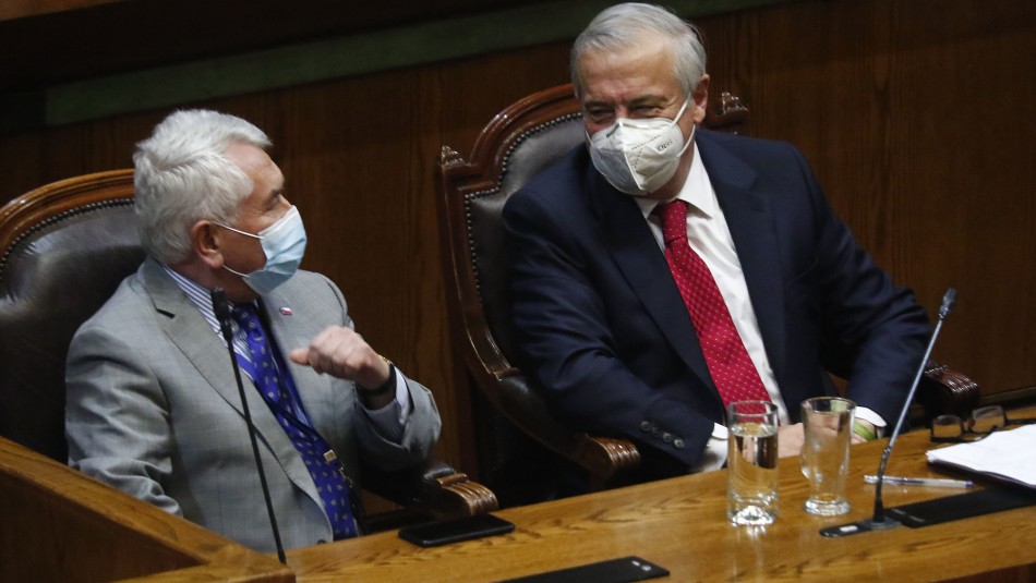 Ministro Paris llega a la Cámara de Diputados para acompañar a Mañalich Ministro Paris llega a la Cámara de Diputados para acompañar a Mañalich