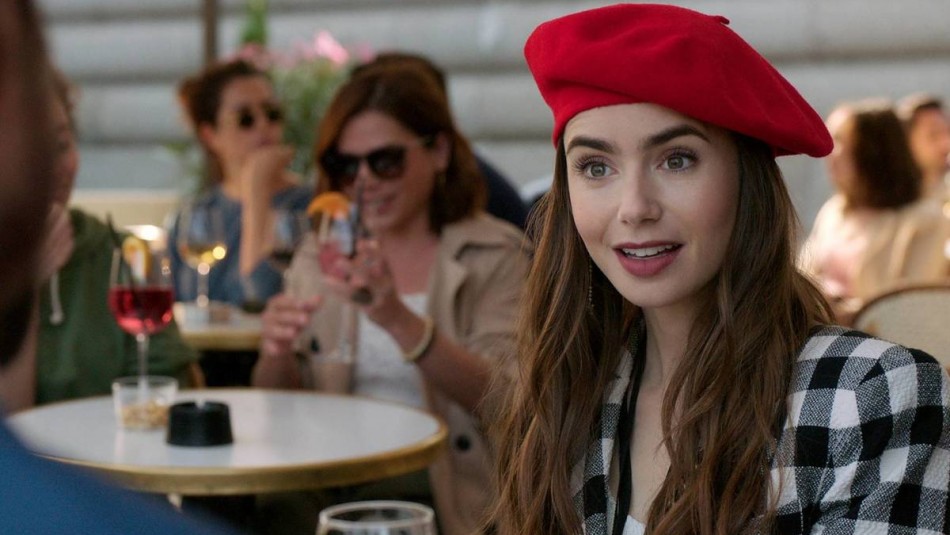 Lily Collins en Emily en Paris La cercana amistad de Lily Collins con actriz chilena