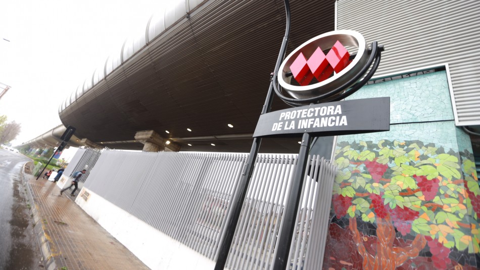 Metro: Manifestaciones obligan a cerrar estaciones en Puente Alto Metro: Manifestaciones obligan a cerrar estaciones en Puente Alto