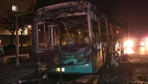 Incendian bus del Transantiago en Estación Central: Atacante viajaba al interior de la máquina