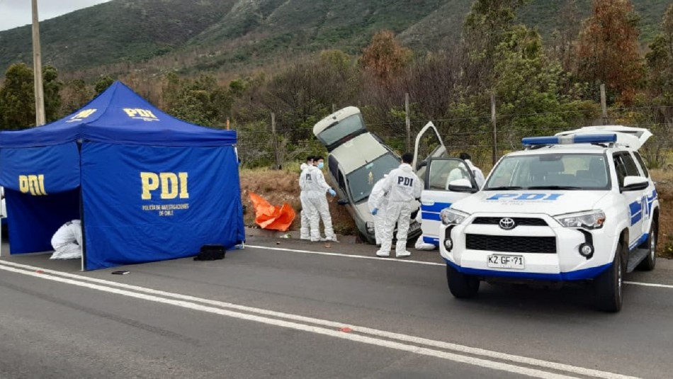 Encuentran cuerpo de hombre baleado al interior de su auto en Quintero Encuentran cuerpo de hombre baleado al interior de su auto en Quintero