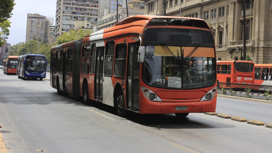Transantiago y Red adelantan cierre de operaciones por manifestaciones Transantiago y Red adelantan cierre de operaciones por manifestaciones