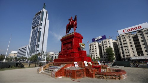Ejército 'lamenta y rechaza' vandalización del monumento al general Baquedano
