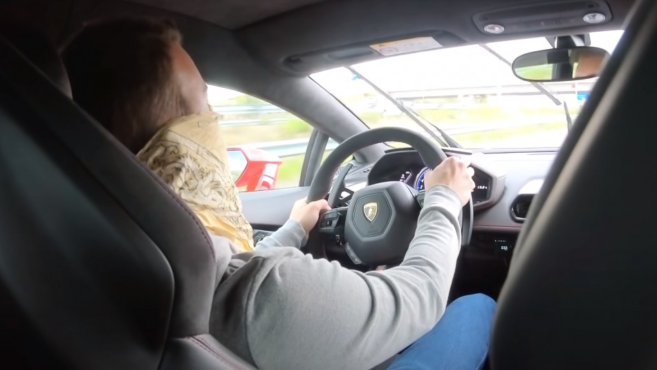 Youtuber detenido en España Detienen a youtuber que se grabó conduciendo a 233 kilómetros por hora en España