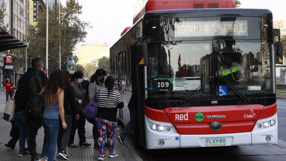 Vuelven a adelantar horario de cierre del Transantiago por manifestaciones del 18-0 Vuelven a adelantar horario de cierre del Transantiago por manifestaciones del 18-0