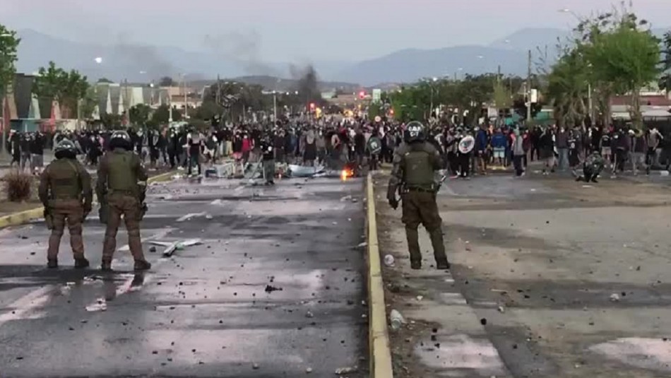 Manifestación en Quilpué termina con incidentes y enfrentamientos con Carabineros Manifestación en Quilpué termina con incidentes y enfrentamientos con Carabineros