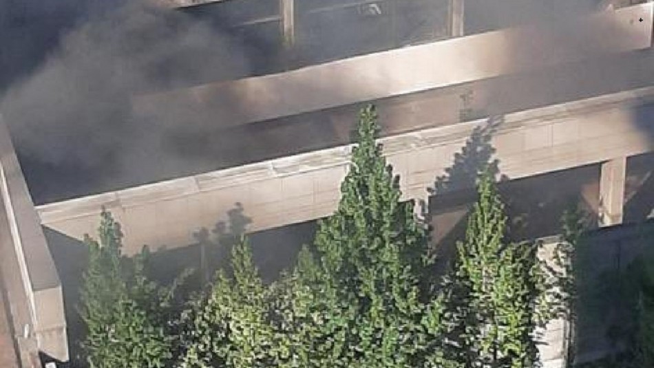 Incendio afecta a edificio de Mutual de Seguridad: Conserje es rescatado Incendio afecta a edificio de Mutual de Seguridad: Conserje es rescatado