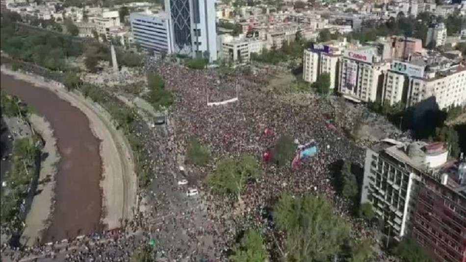 Conmemoración del 18-O: Miles de personas se congregan en Plaza Italia Conmemoración del 18-O: Miles de personas se congregan en Plaza Italia