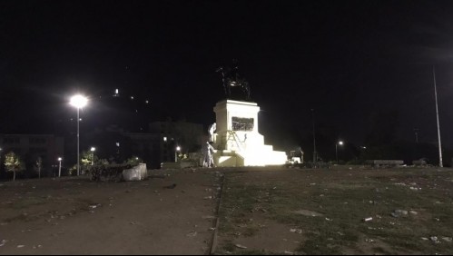 Limpian nuevamente monumento del general Baquedano tras las manifestaciones del 18-O