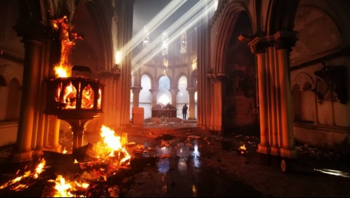 Bolsonaro condena incendios a iglesias de Santiago durante manifestaciones y acusa 'cristofobia'