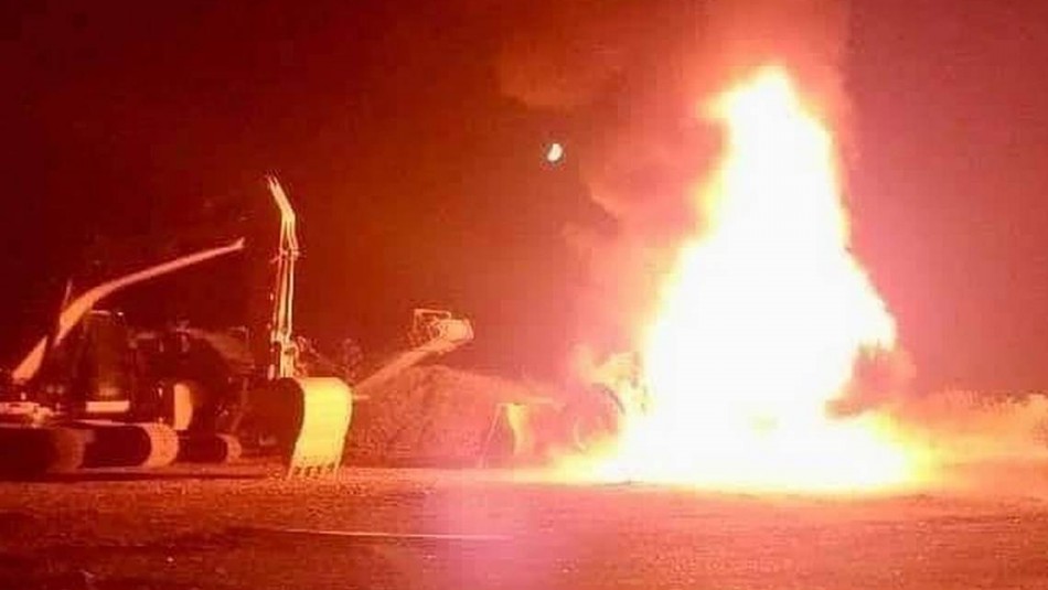 Ataque incendiario en Carahue: Queman 12 camiones y maquinarias Ataque incendiario en Carahue: Queman 12 camiones y maquinarias