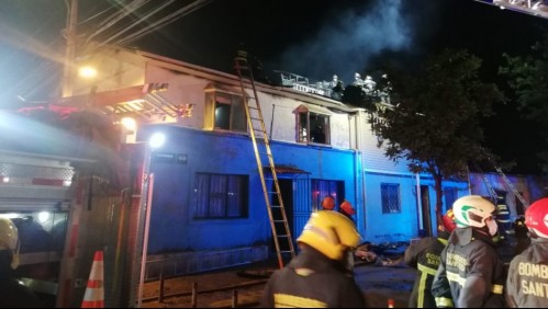 Incendio estructural afecta a viviendas en Estación Central