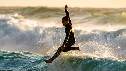 Surfistas rescatan a un hombre y su hijastra menor de edad en Ritoque
