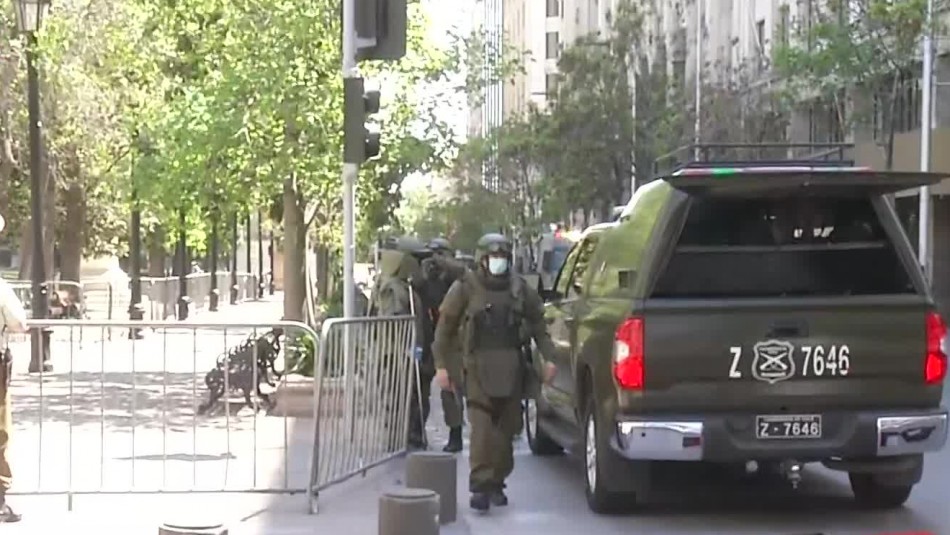 Operativo policial por artefacto sospechoso en las inmediaciones de La Moneda Operativo policial por artefacto sospechoso en las inmediaciones de La Moneda