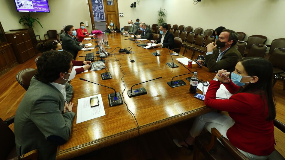 Comisión Constitución Retiro de fondos AFP: Proyectos tendrán jornada decisiva este martes en comisión de Constitución