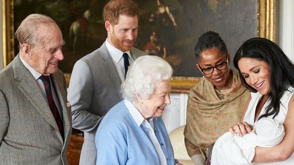 La reina Isabel tampoco verá esta Navidad a Archie: El nuevo desaire de Harry y Meghan Markle La reina Isabel tampoco verá esta Navidad a Archie: El nuevo desaire de Harry y Meghan Markle