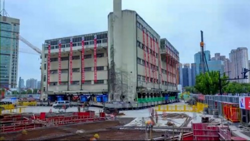 La minga china: Edificio 'caminó' para ser trasladado en Shanghai