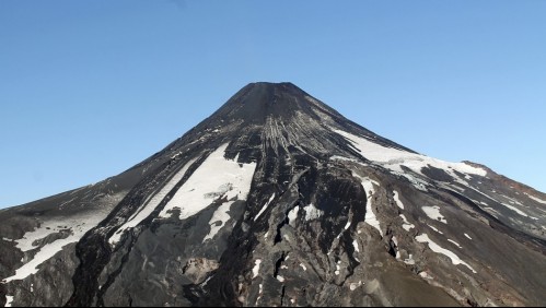 Mantienen Alerta Amarilla en cuatro comunas del sur de Chile por actividad del volcán Villarrica