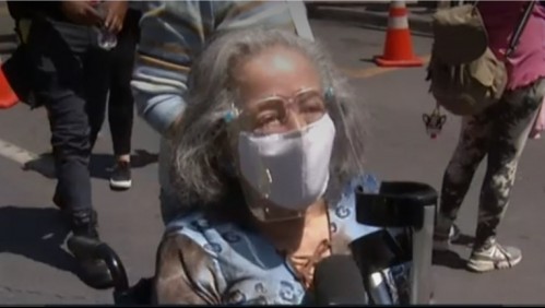 Anciana en silla de ruedas llega a sufragar: 'Aunque me esté muriendo voy a venir a votar'
