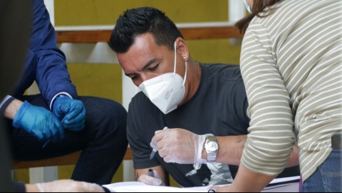 Esteban Paredes fue 'tapado': Jefa de local decidió poner malla para evitar que lo molesten