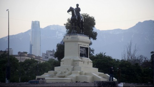 Restauran nuevamente monumento a Baquedano tras las celebraciones por Plebiscito