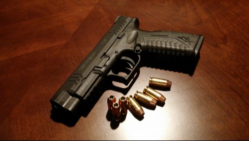 Niño de tres años muere al manipular un arma durante su cumpleaños en EEUU