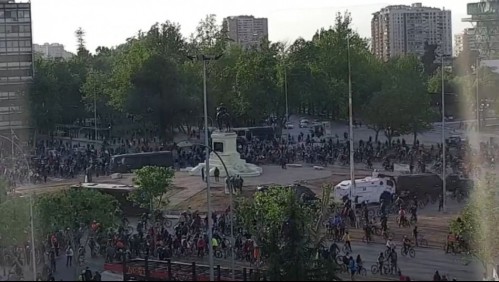 Ciclistas realizan manifestación en Plaza Italia y obligan a realizar cortes de tránsito