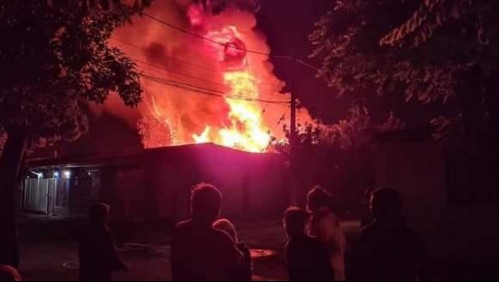 Tres hermanos mueren en violento incendio en Lo Espejo