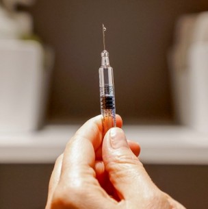 Coronavirus: Dos laboratorios prometen 200 millones de dosis de vacuna a países vulnerables Coronavirus: Dos laboratorios prometen 200 millones de dosis de vacuna a países vulnerables