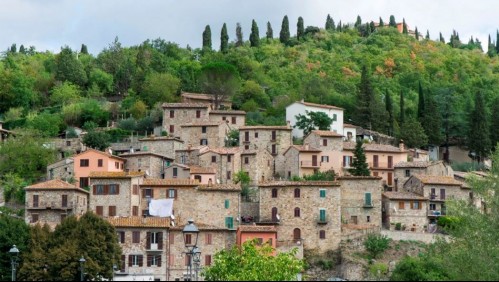 Pueblo de Italia vende casas a un euro: Buscan repoblar la localidad